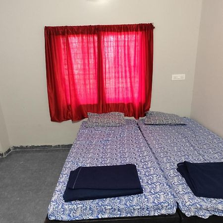 Aadishkti Bhakt Nivas Hotel Tuljapur Buitenkant foto