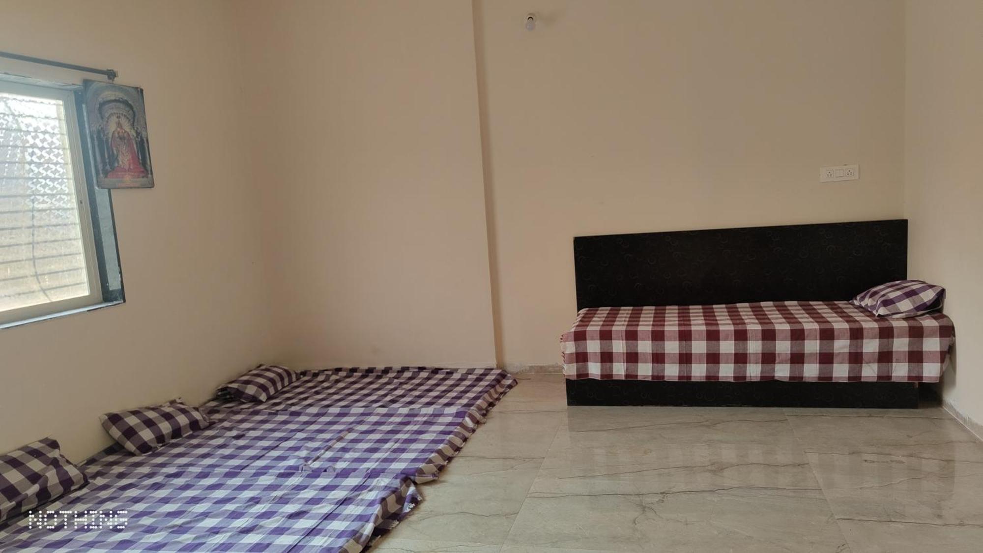 Aadishkti Bhakt Nivas Hotel Tuljapur Kamer foto