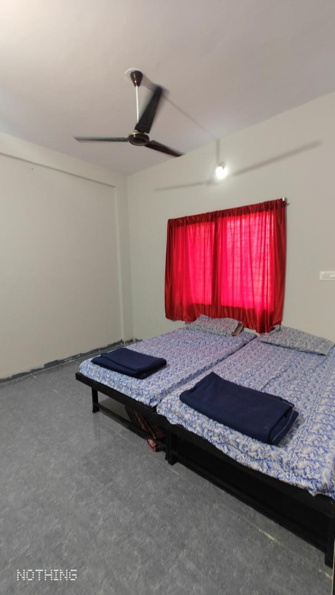 Aadishkti Bhakt Nivas Hotel Tuljapur Buitenkant foto