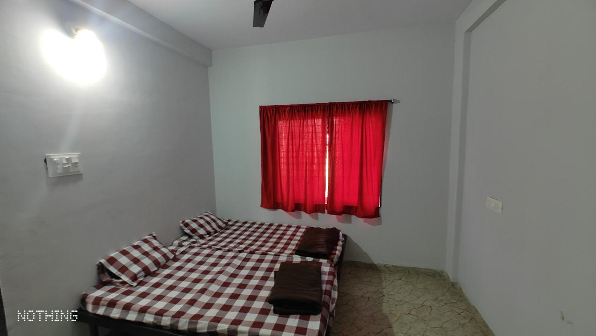 Aadishkti Bhakt Nivas Hotel Tuljapur Buitenkant foto