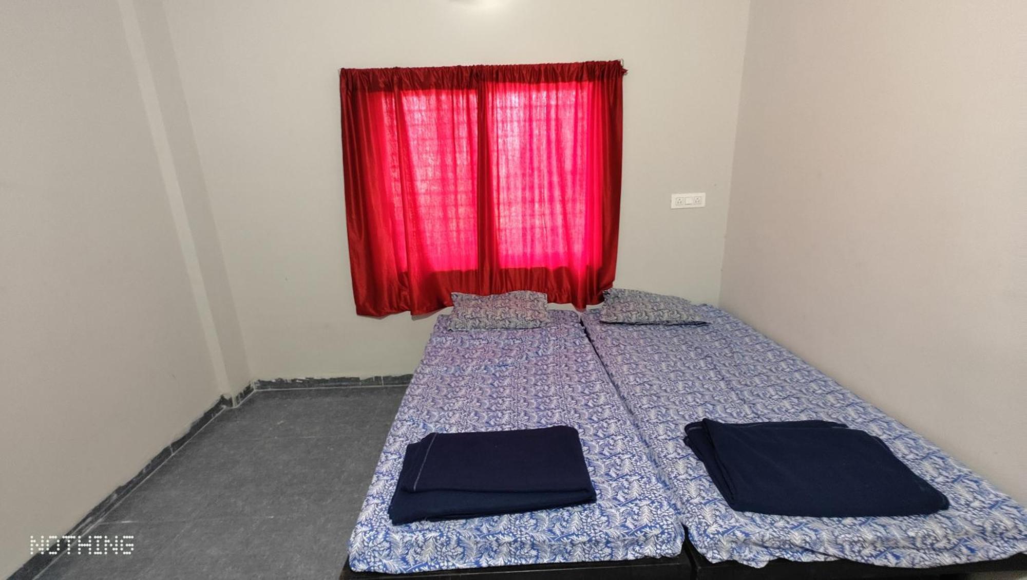 Aadishkti Bhakt Nivas Hotel Tuljapur Buitenkant foto